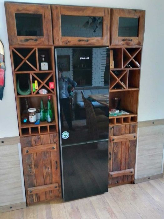 Мебели от стари дъбови греди