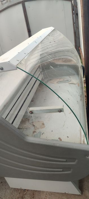 Продам витринный холодильник