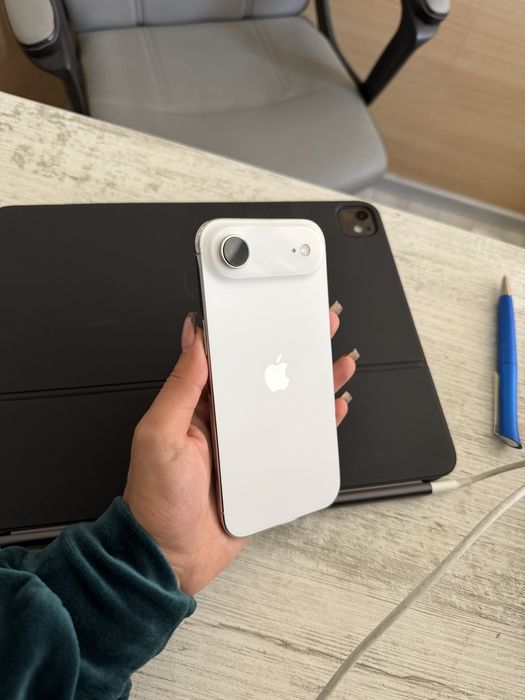 IPHONE AIR с една година гаранция към А1