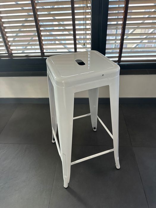 Бял метален бар стол с 2г гаранция и доставка до еконт