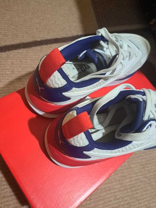 Дамски спортни обувки