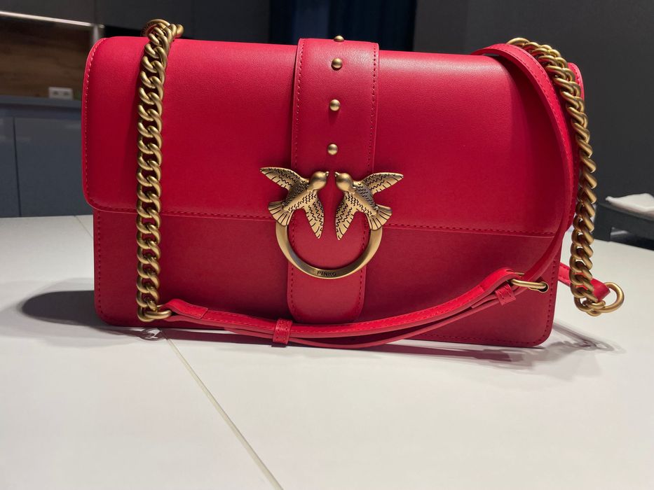 Чанта pinko love one в цвят малина, ползвана 1-2 пъти