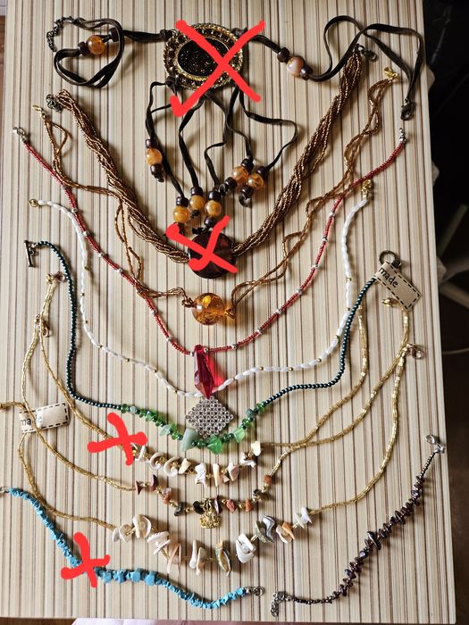 Чокеры, браслеты,  бусы,