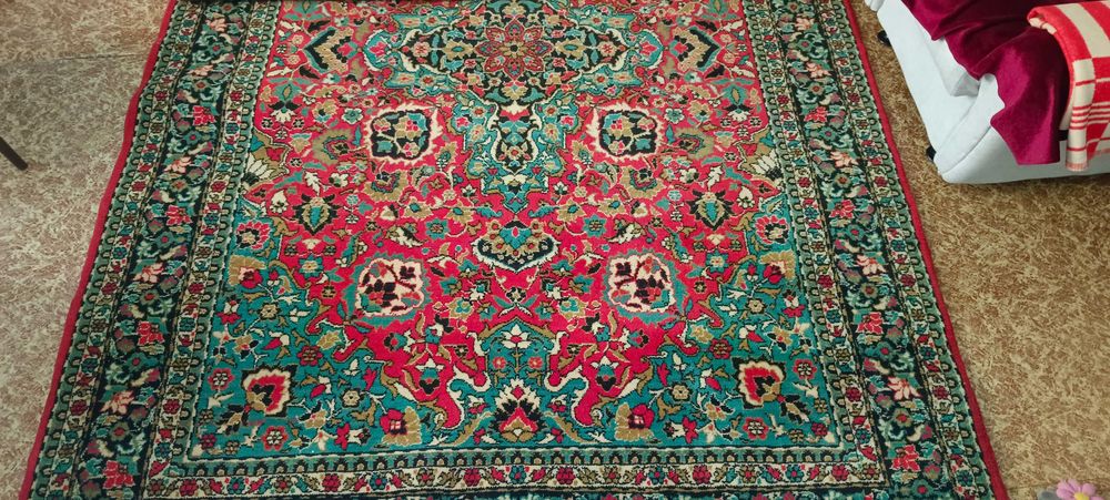 Продается шерстяной ковер в отличном состоянии