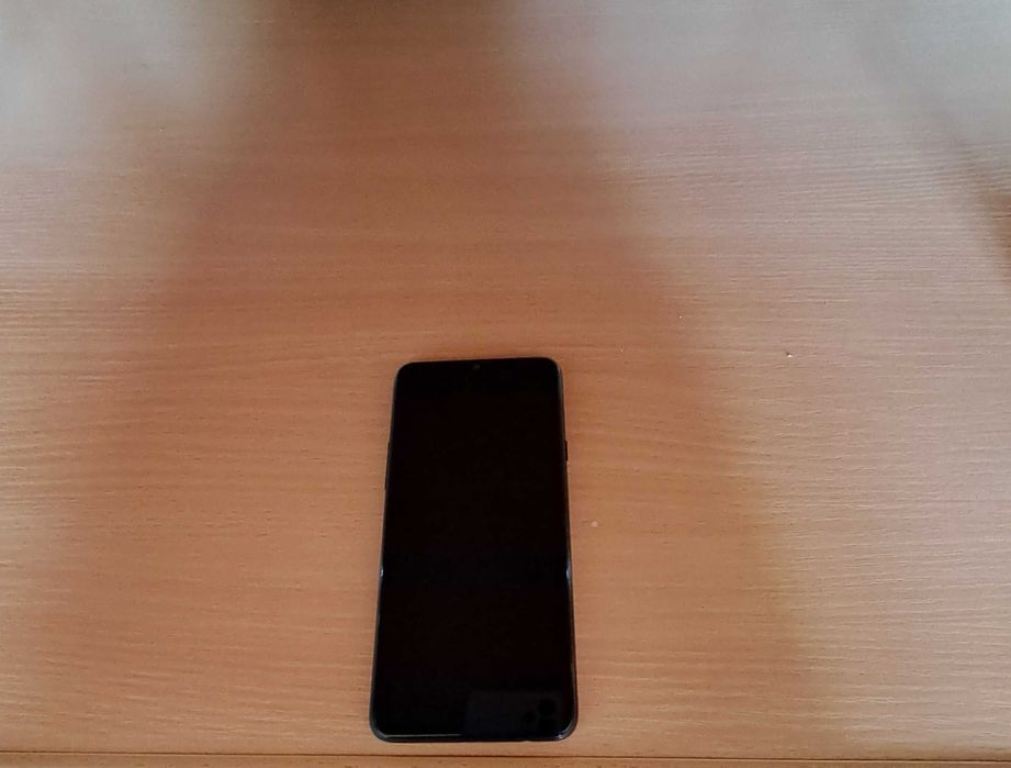 Samsung A20s sotiladi 850000 so'm yana kelishiladi.