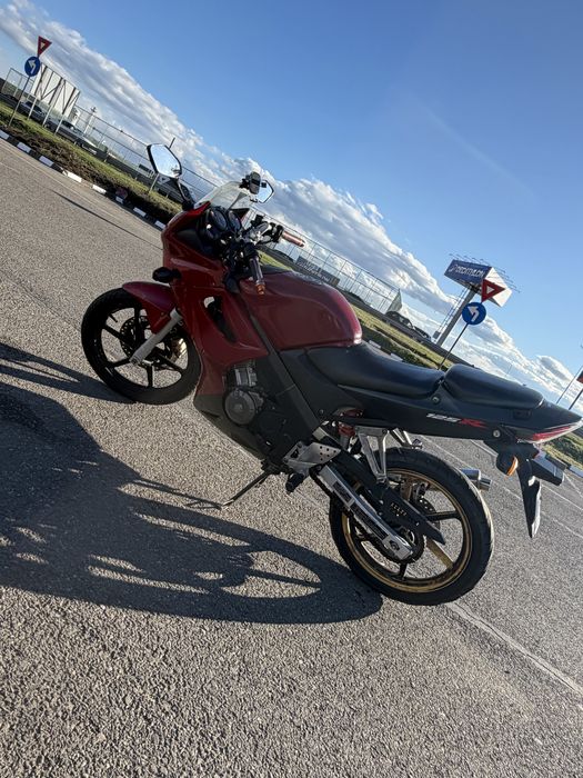 Honda cbr 125r