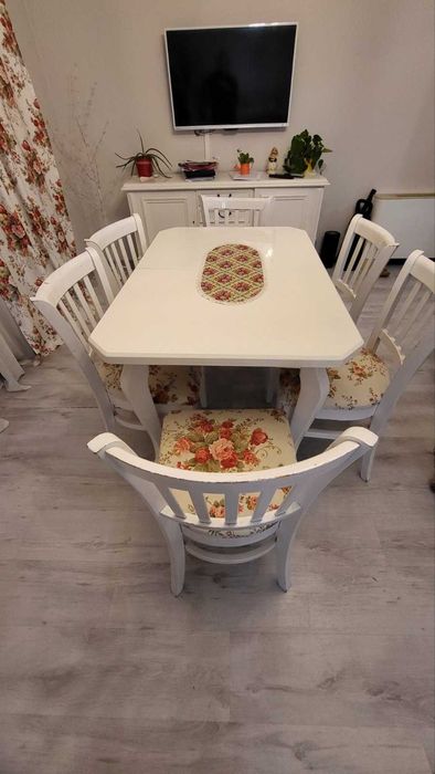 Трапезна маса с шест стола