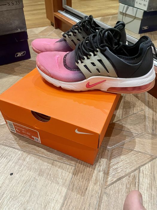 Женские кроссовки Nike