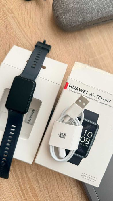 Huawei Watch Fit – много добро състояние, с кутия и зарядно