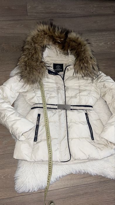 Много красиво и ефектно яке, едентично като модел