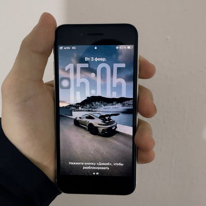 iPhone SE 2020 в белом цвете