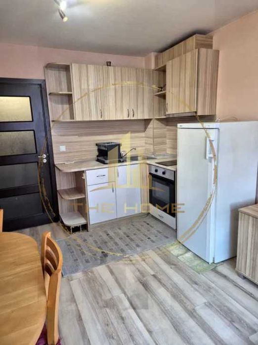 Атрактивен 2 стаен Колхозен Пазар