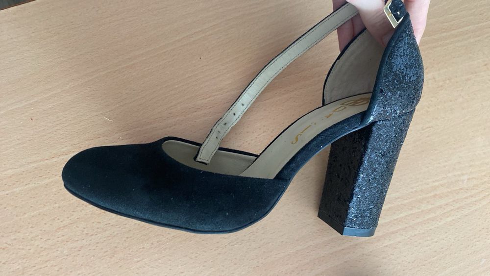 Обувки на дебел ток