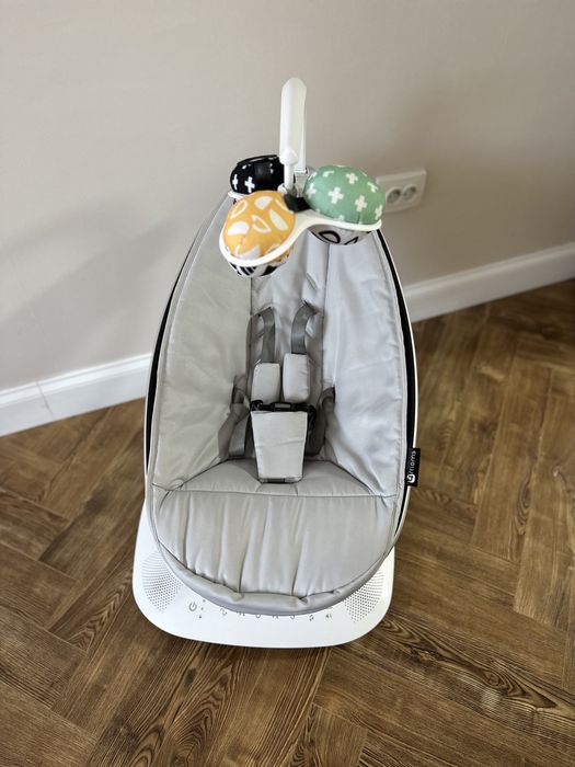 Продам шезлонг 4 Moms