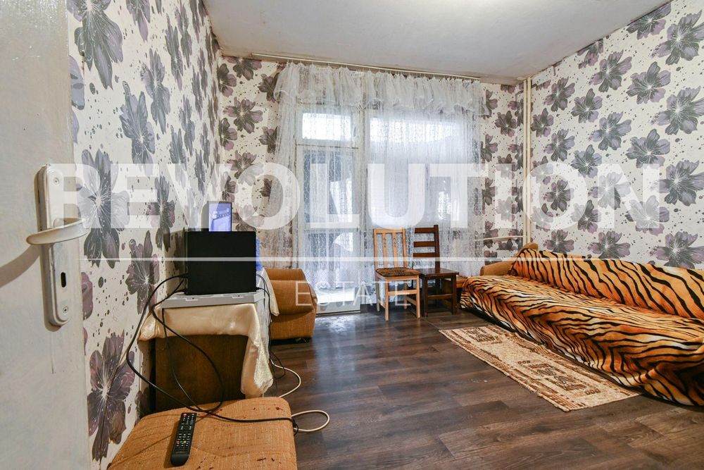 Тристаен апартамент в ж.к. Люлин 9