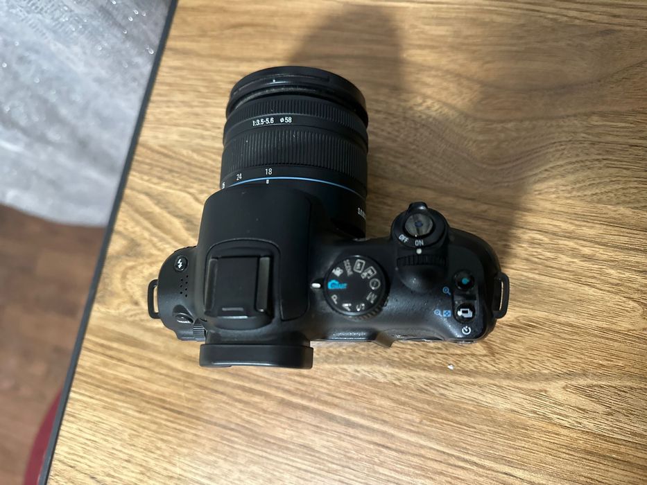 Aparat foto Samsung NX11 + obiectiv – stare foarte bună
