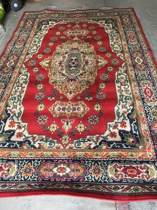 Продаётя ковёр в хорошем состоянии