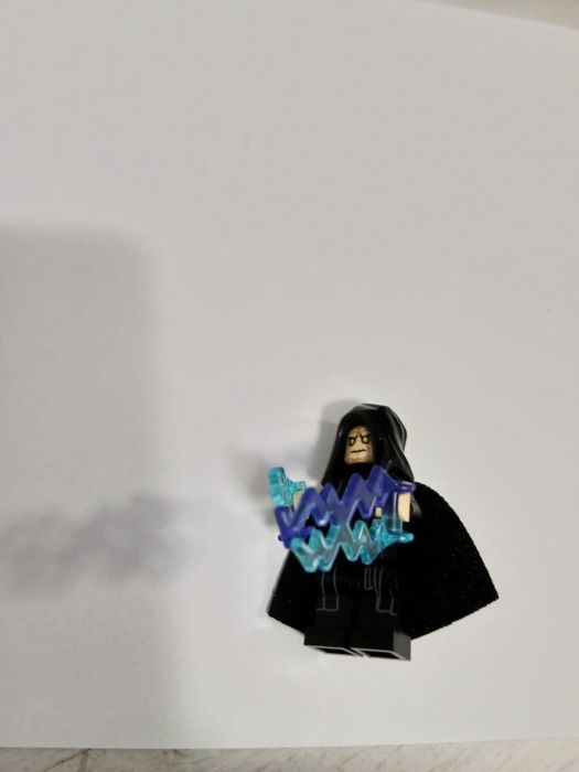 Vând mini figurine Lego Star Wars