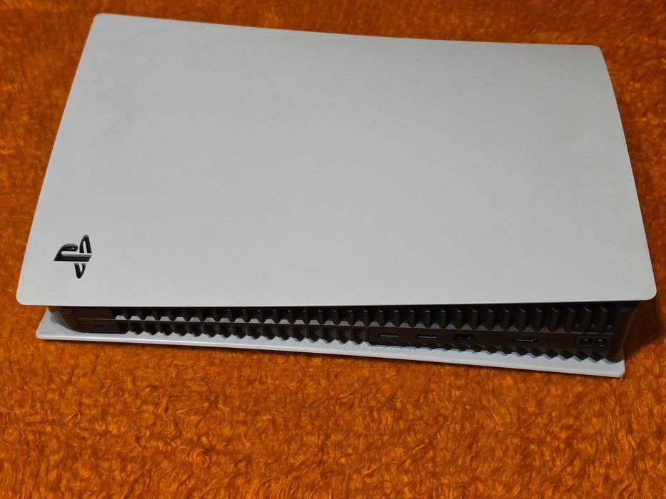 Продавам конзола PlayStation 5 1TB с диск