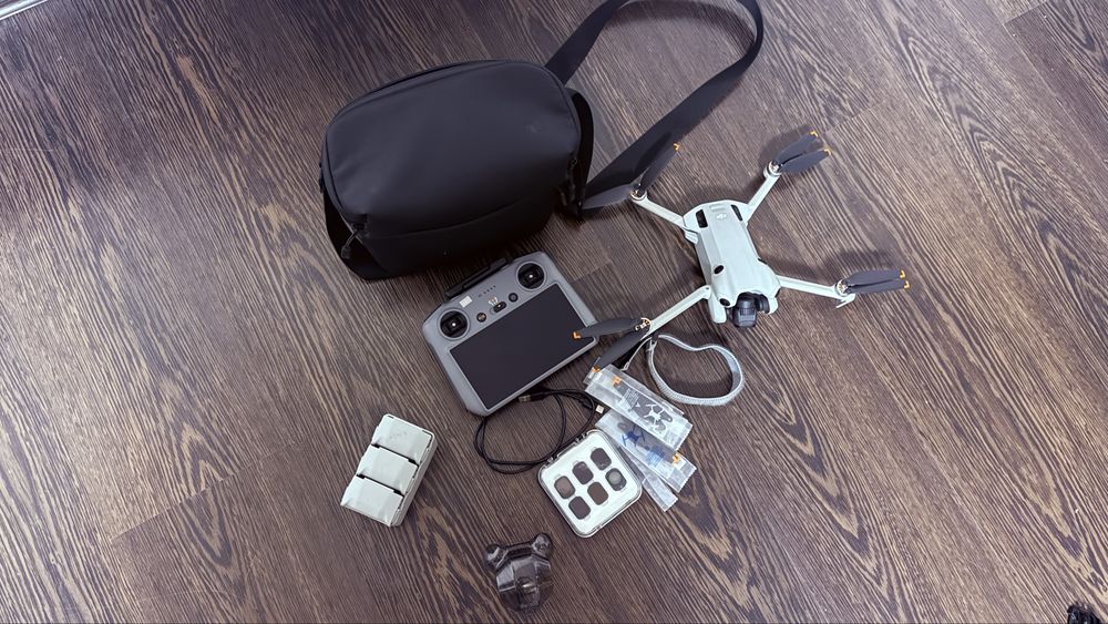 DJI Mini 4 Pro Fly More Combo – ca nou, altitudine deblocata 500m