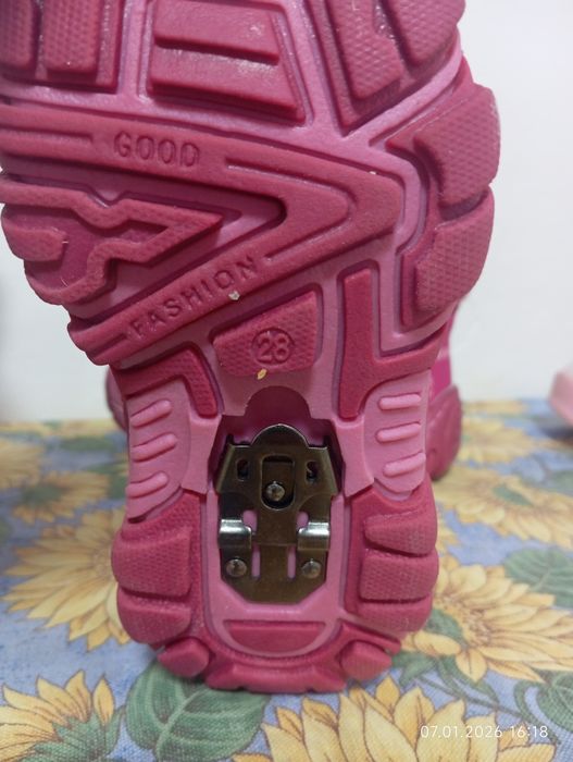 Продам детскую обувь