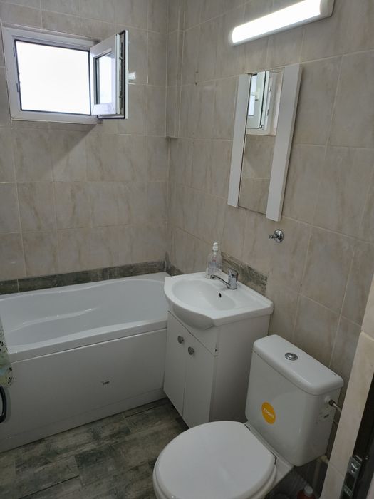 Garsoniera recent renovata de închiriat