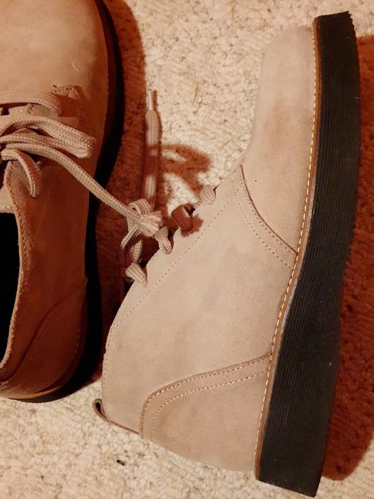 Ghete 43 piele intoarsa cu talpa usoara si groasa striata stil Martens