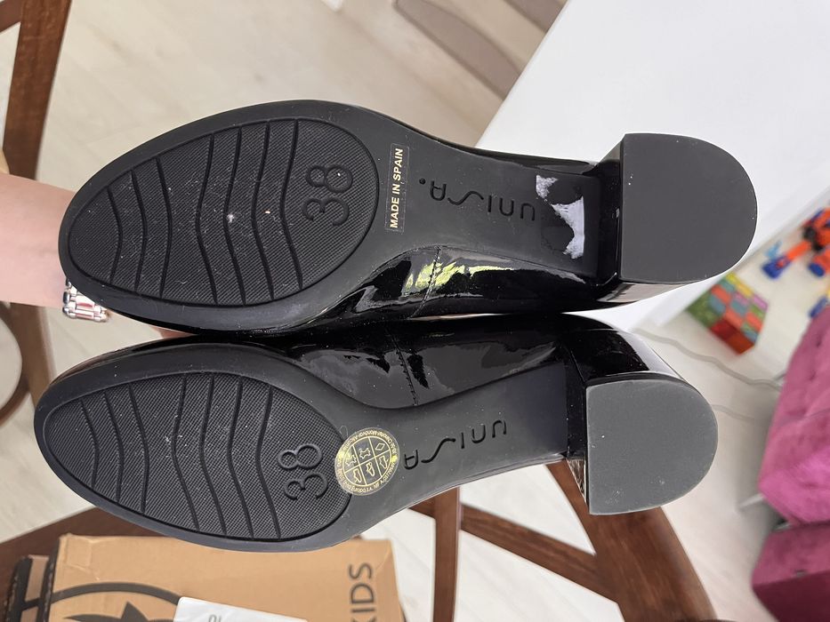 Pantofi de lac toc comod Unisa 37- 38 noi picior îngust