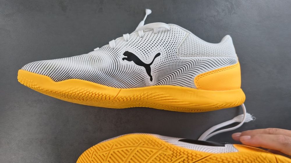 Ghete de fotbal Puma pentru sala marime 42.5