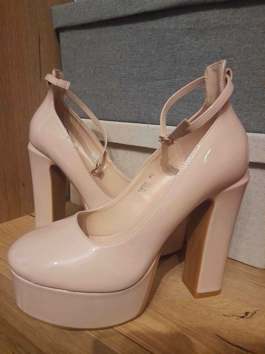 Pantofi cu toc si platforma