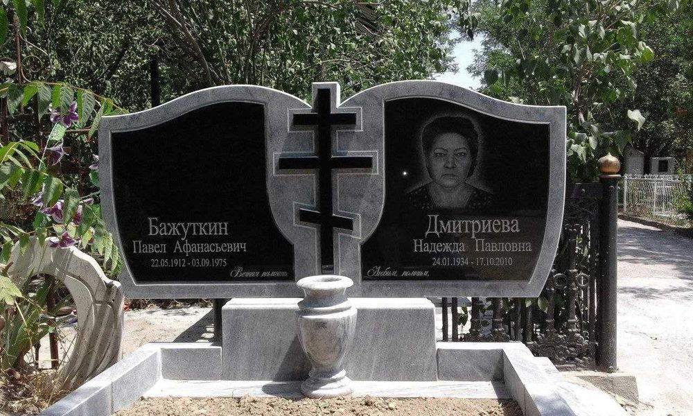 Памятники из мрамора и гранита.