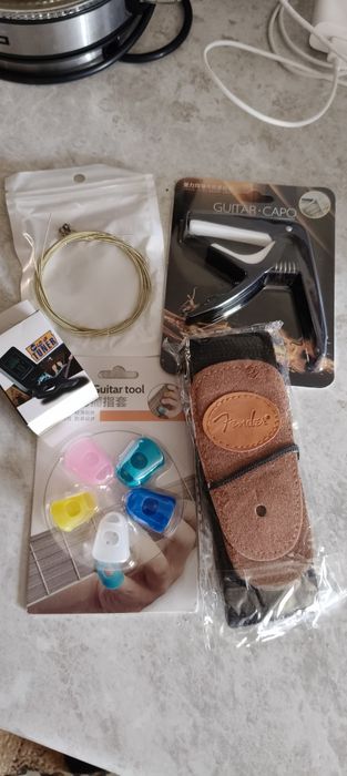 Продам гитару новую