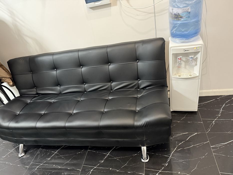 Продаётся диван кожанный