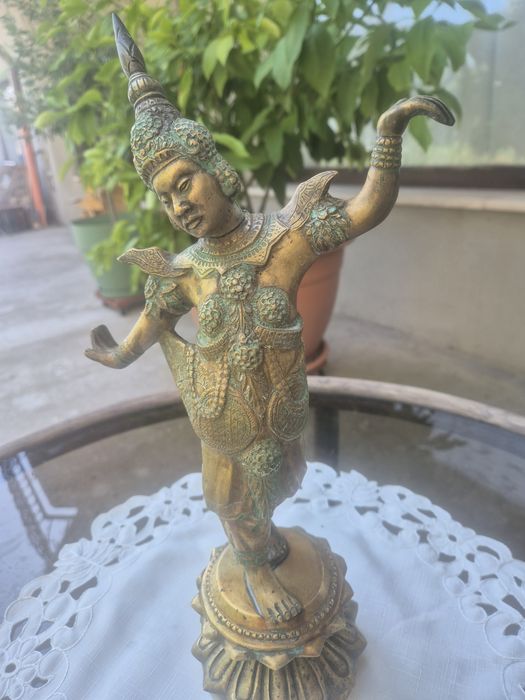 Statuie    din  bronz  masiv