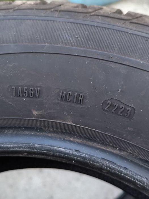 Два броя зимни гуми 215/65/R16