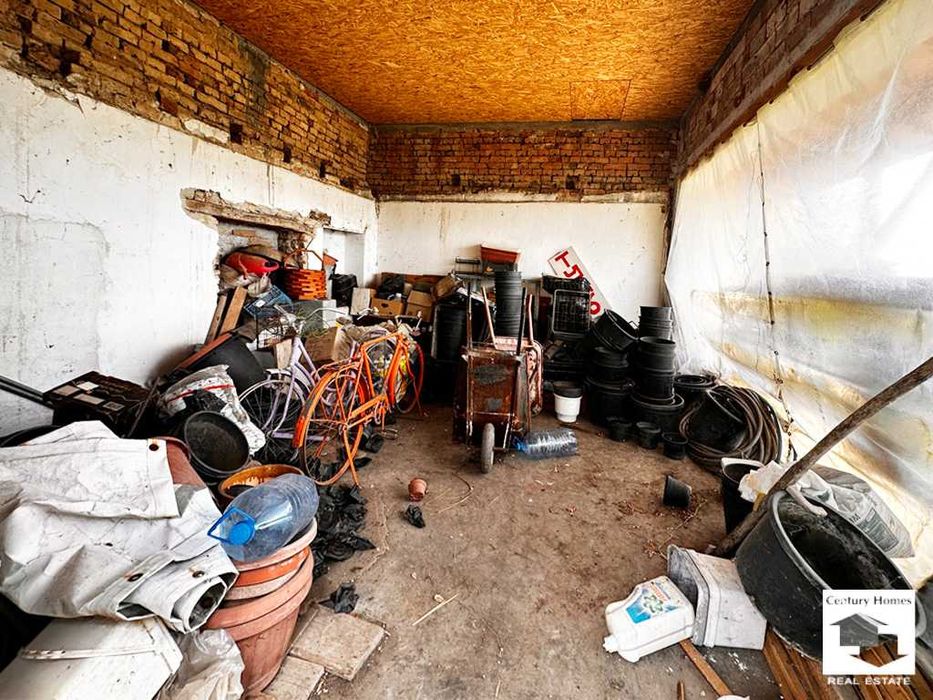 150026 Едноетажна къща с голям двор и разсадник в с. Горна Студена