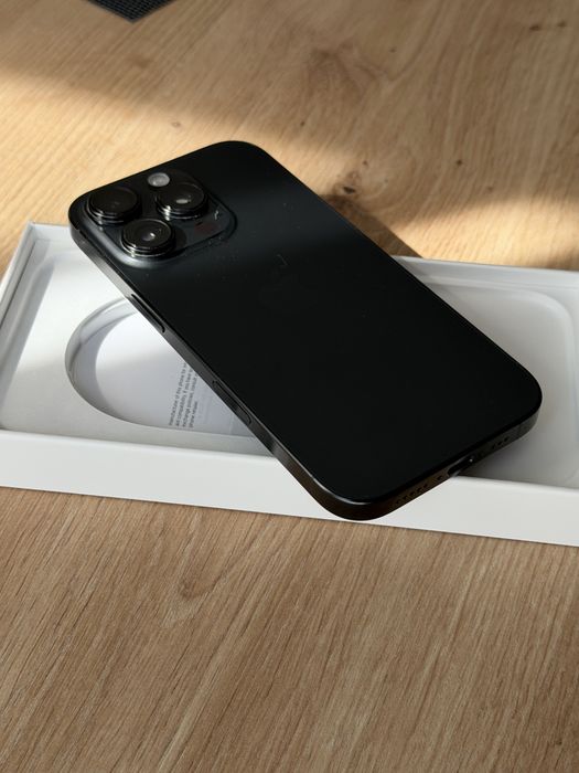 APPLE Iphone 16 PRO ! Отлично стстояние !
