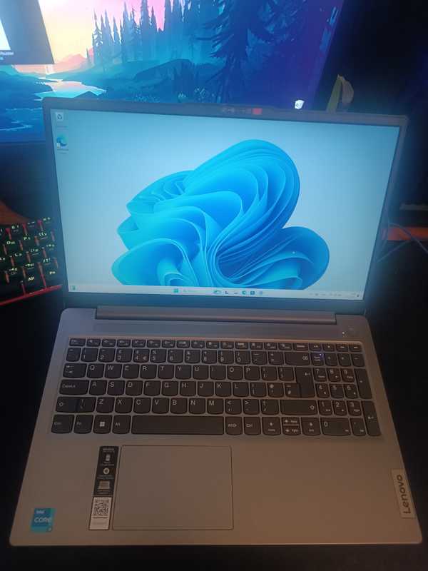 Ideapad slim 15ian8