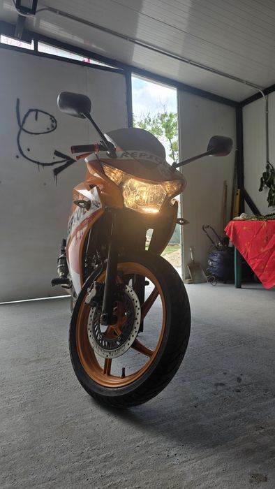 Vând honda cbr 125R