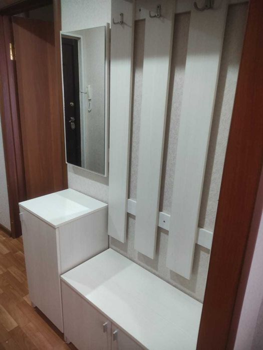 Продаю прихожую срочно