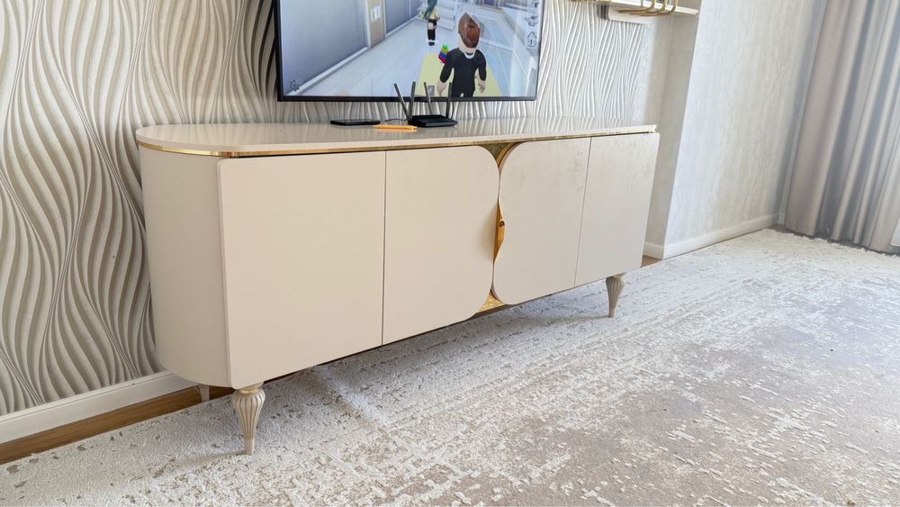 Гарнитур бежевого цвета