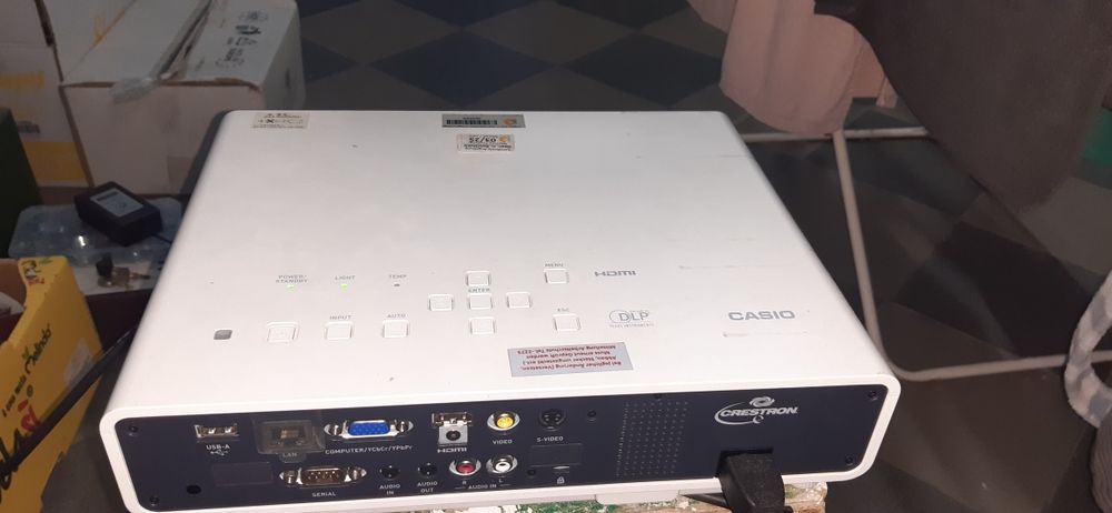 Proiector casio performant cu multe functii