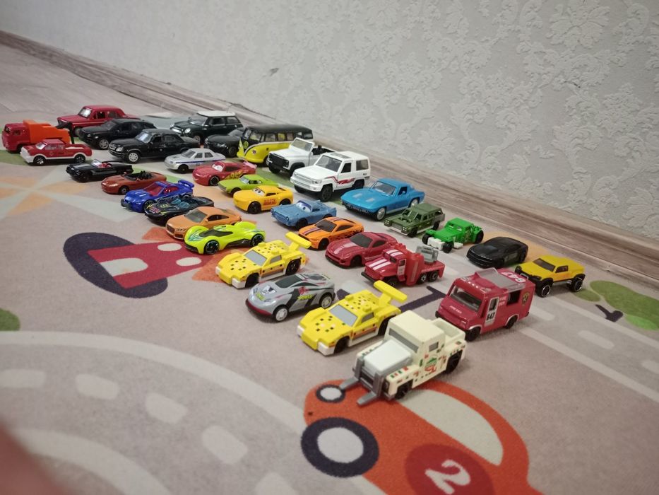 Продам машинки игрушки