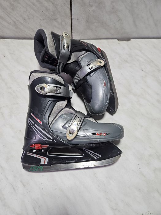 Patine 1519 gheata reglabile marime  32-33-34-35 .