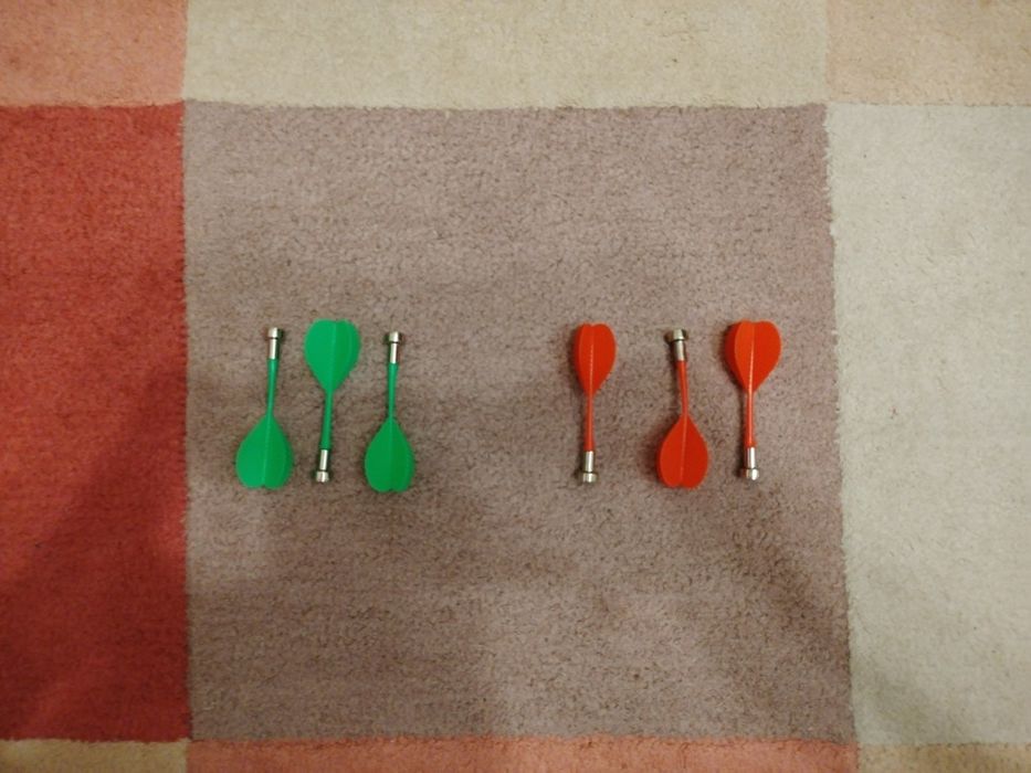 Магнитен дартс комплект - двустранна мишена и 6 магнитни стрелички