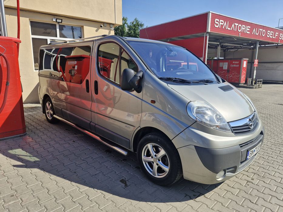 Opel Vivaro 2.5 CDTI (2464 cmc) – 5 Locuri – Autoutilitară N1