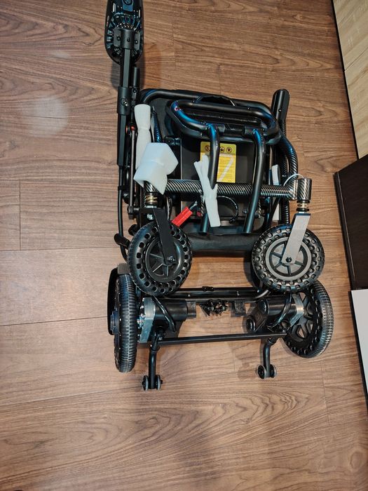 Scaun cu rotile electric, pentru persoane bolnave