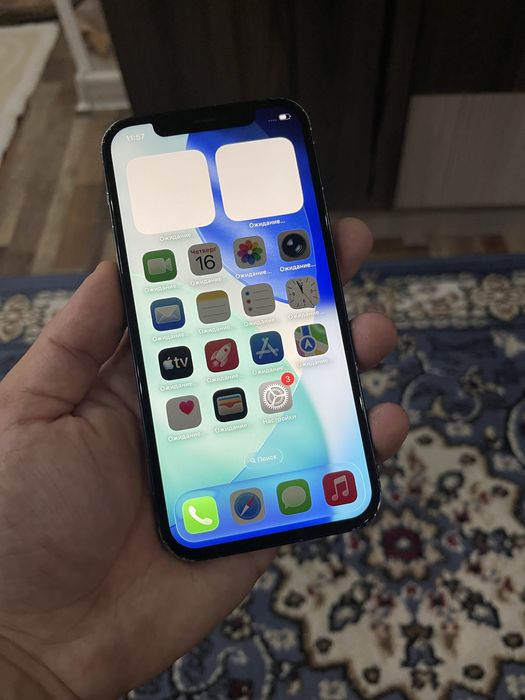 В продаже Айфон 12. 256Gb.