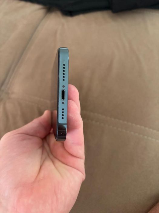 Продам Айфон 12 pro max