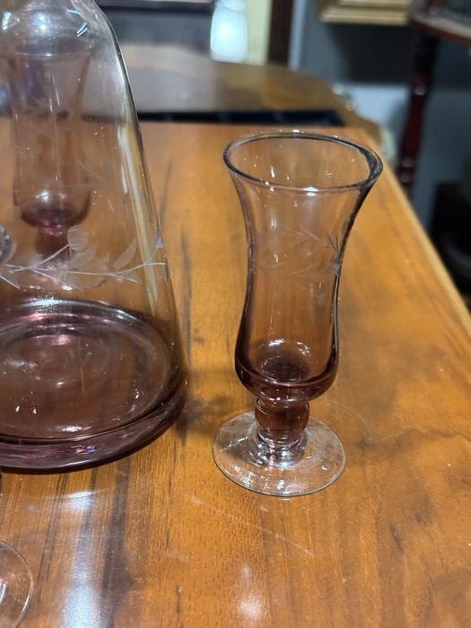 красив сервиз за ликиор лилаво стъкло 30те години